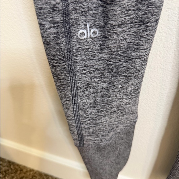 ALO Yoga Light Gray and Heather Gray Leggings - Picture 8 of 13